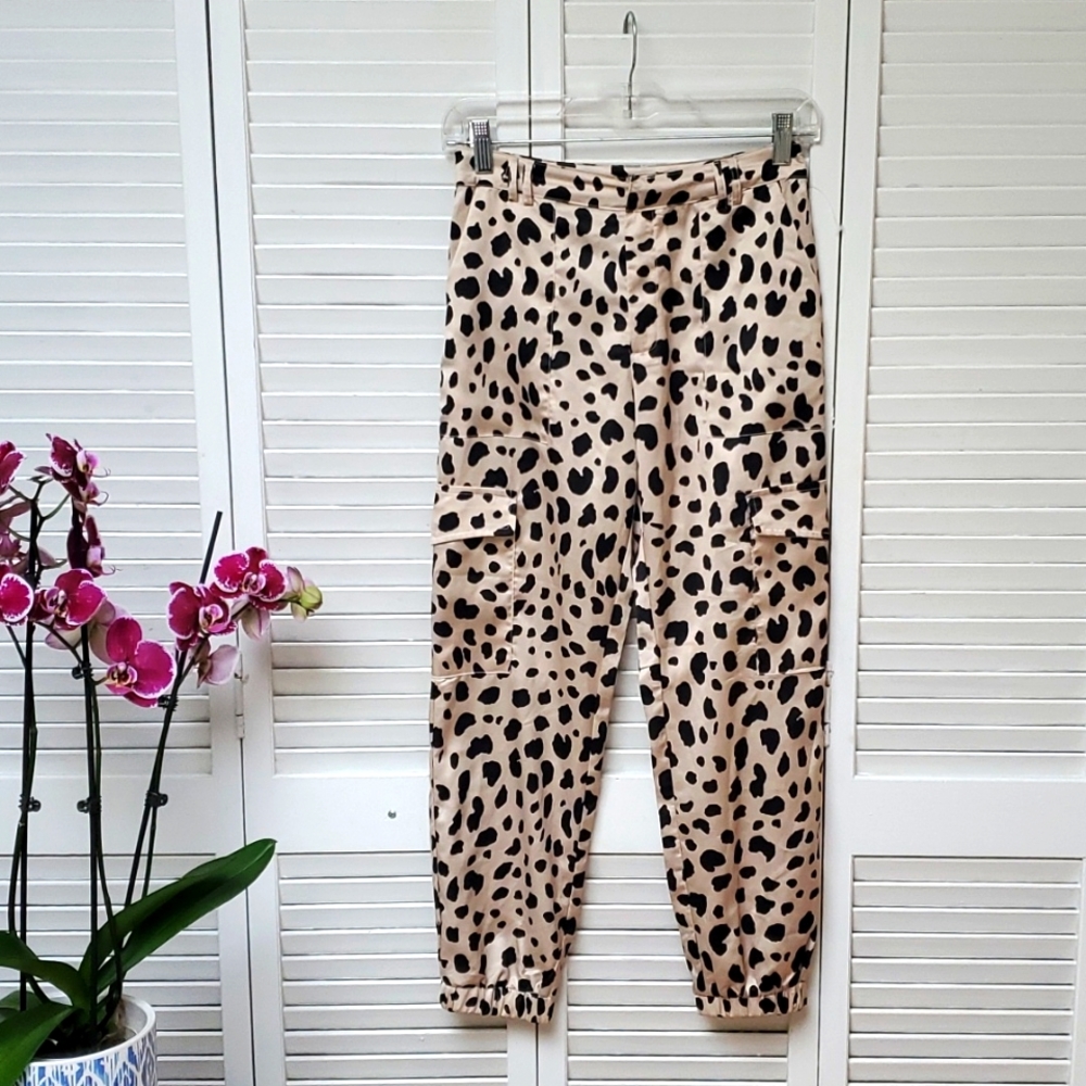 AQUA Leopard Print Cropped Cargo Joggers Size XS - Picture 1 of 8
